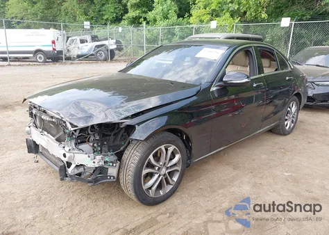 2016 Mercedes-Benz C 300 4Matic/Luxury 4Matic/Sport 4Matic z USA, uszkodzony, nr VIN 55SWF4KB6GU172347